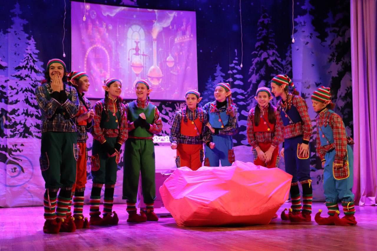 Премьера спектакля «Новогодняя лаборатория Деда Мороза»