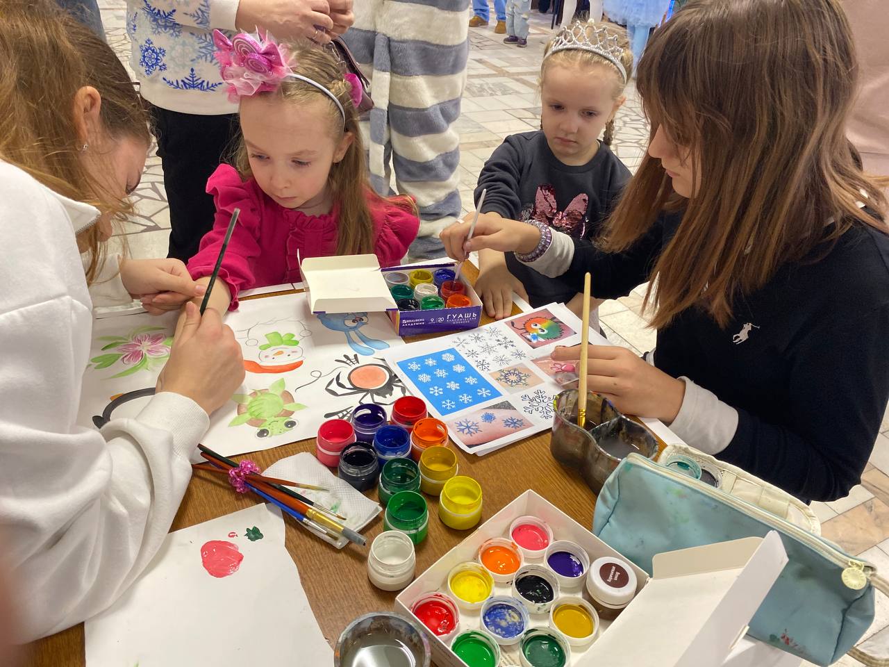 Фотозоны и аквагрим: волшебство новогодней сказки для детей