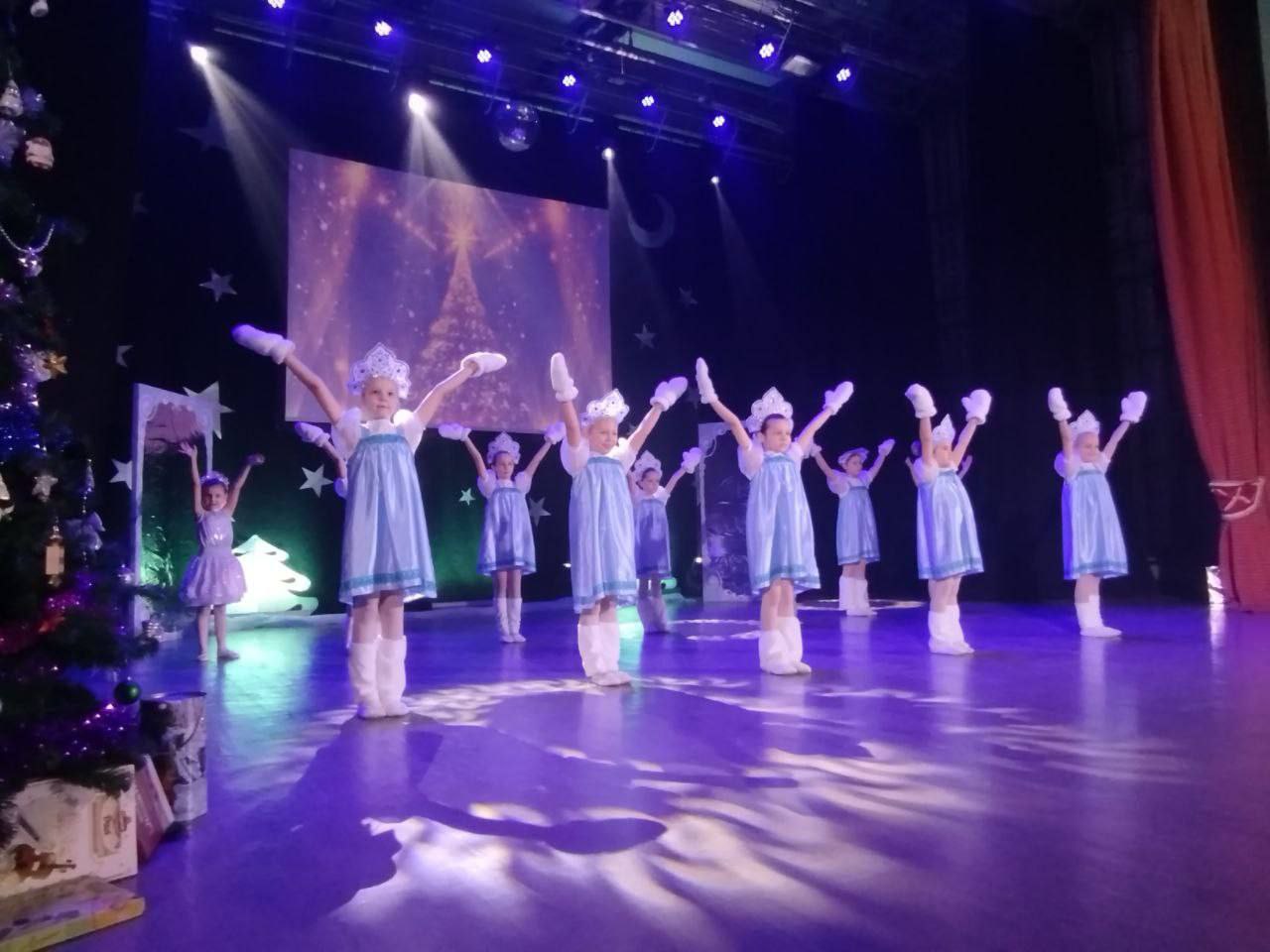 Сказка «Новогодние чудеса волшебного зеркала»