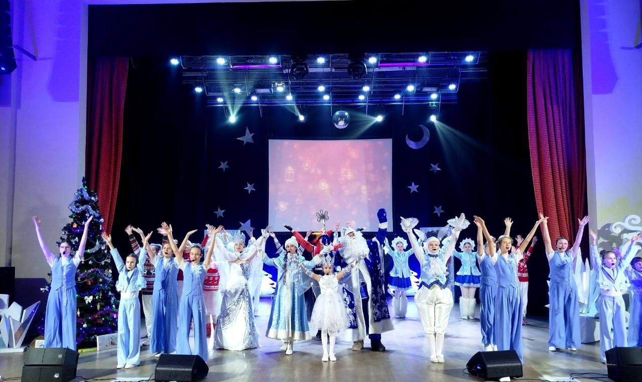 Финальное новогоднее театрализованное представление «Новогодние чудеса волшебного зеркала»