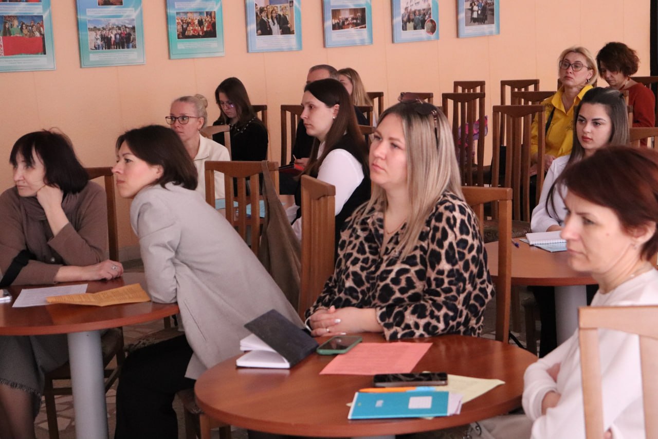 Заседание педагогических работников изобразительного искусства декоративно-прикладного творчества