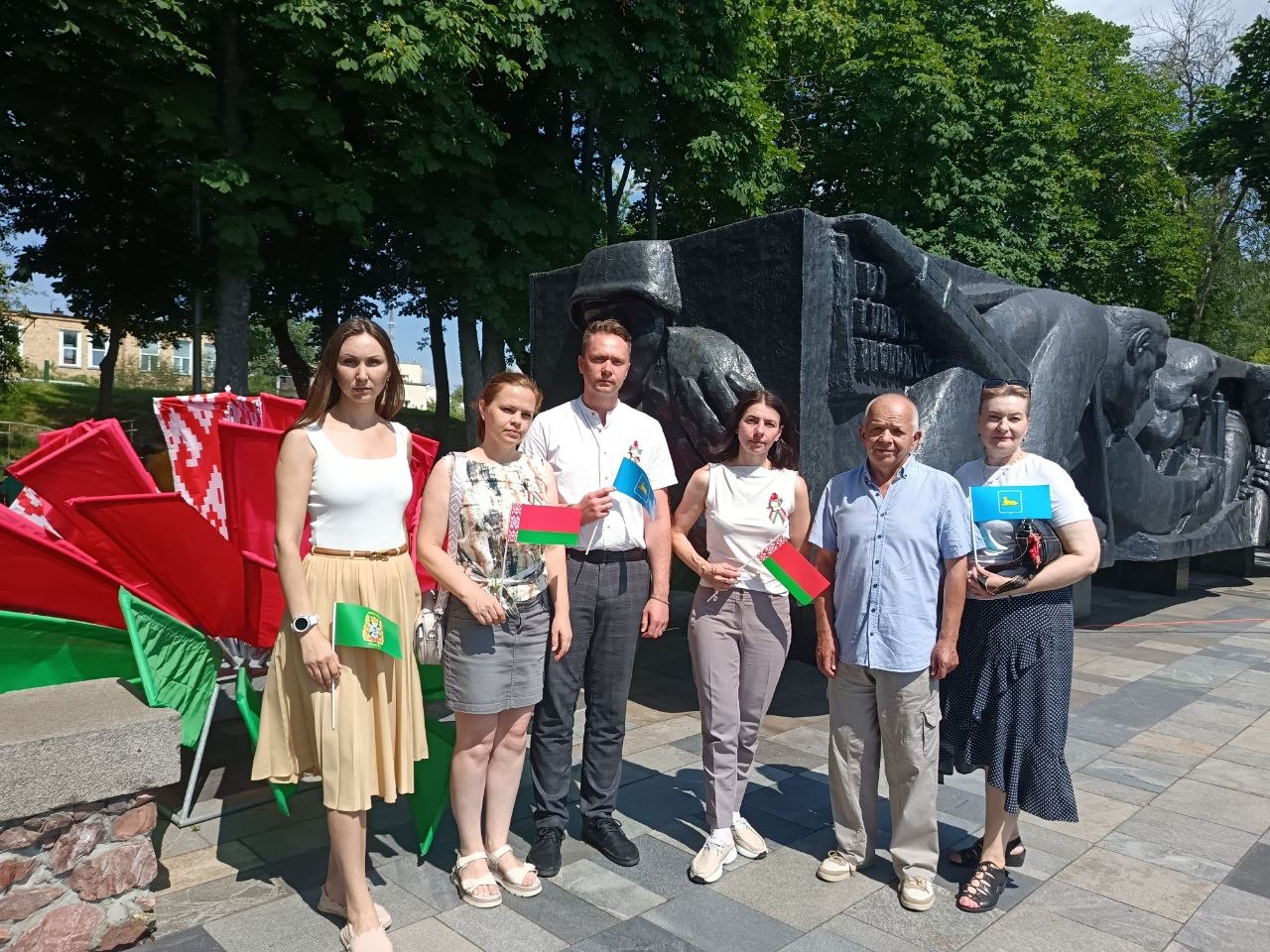 Сотрудники областного Дворца приняли участие в торжественном митинге